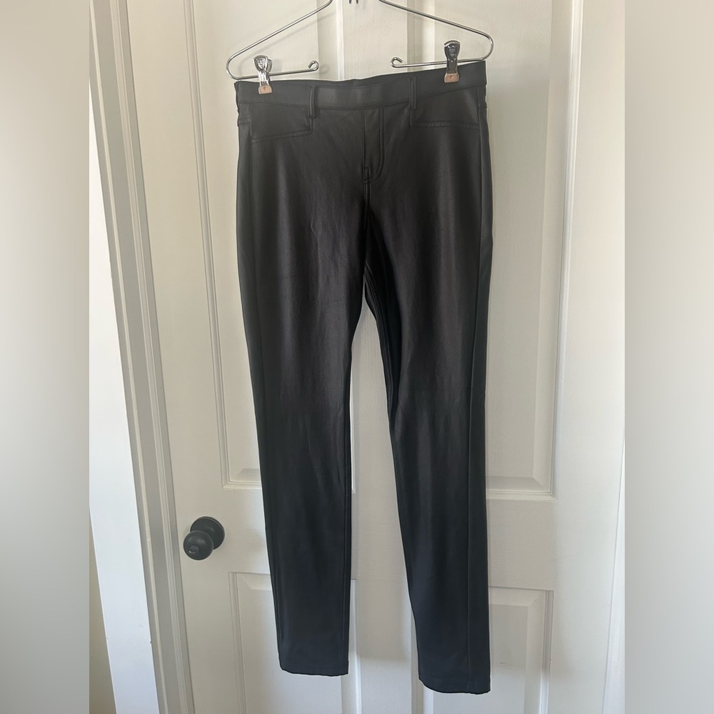 Womens leggings size medium.  Black jean textured with sheen.  Hue brand.